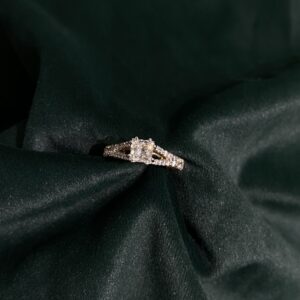 DIAMOND RING