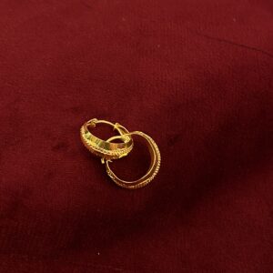 Gold earring